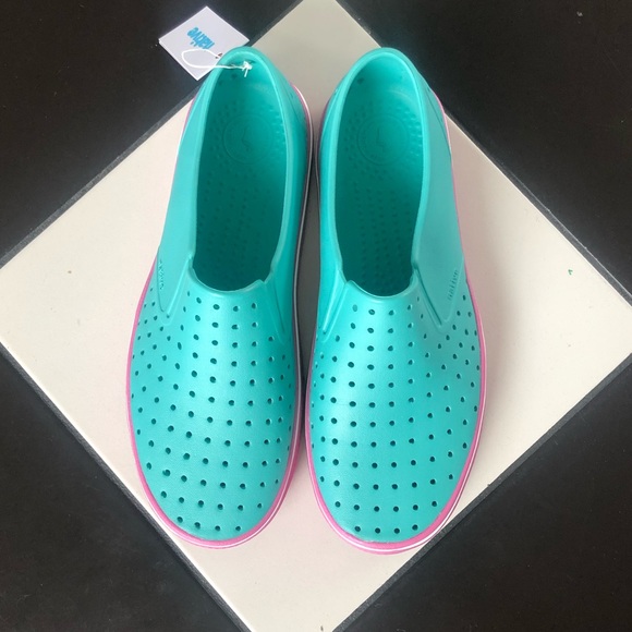 ::SOLD:: NWT Turquoise & Pink ‘Miles’ Flats Crocs - Picture 1 of 13